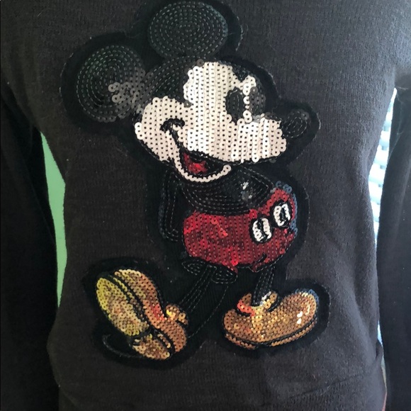 🦋 3/$30 Disney Mickey Mouse sweater - Picture 2 of 5